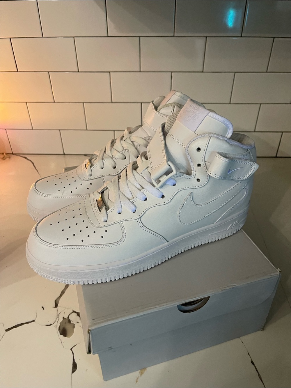Mens AF1 Mid 07 Size 11.5. - Picture 6 of 8